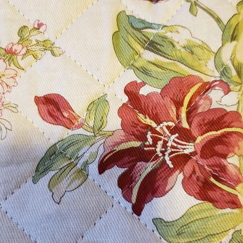 NWT Waverly Floral Set of 2 Kitchen Towels & Oven Mitt
